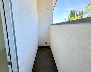 16015 Acre St - Photo Thumbnail 9