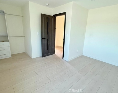 16015 Acre St - Photo Thumbnail 8