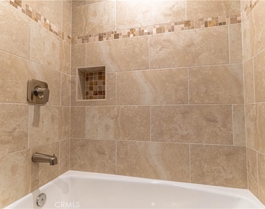 9246 Cedros - Photo Thumbnail 4