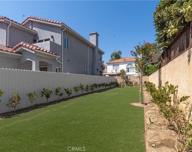 9246 Cedros - Photo Thumbnail 23