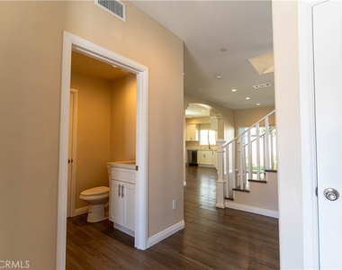 9246 Cedros - Photo Thumbnail 2