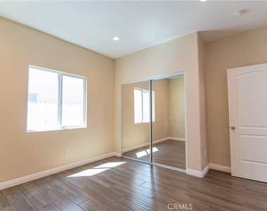 9246 Cedros - Photo Thumbnail 5