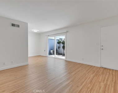 1460 Forest Glen - Photo Thumbnail 3