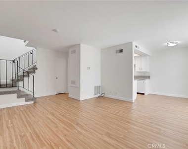 1460 Forest Glen - Photo Thumbnail 4