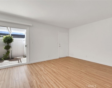 1460 Forest Glen - Photo Thumbnail 6