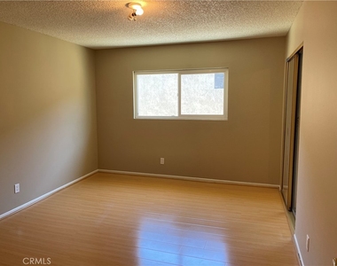 434 E Tujunga Avenue - Photo Thumbnail 17