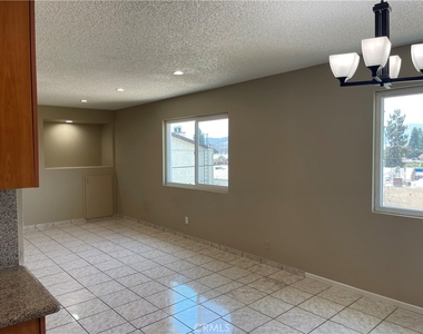 434 E Tujunga Avenue - Photo Thumbnail 5