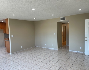434 E Tujunga Avenue - Photo Thumbnail 3