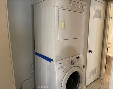 434 E Tujunga Avenue - Photo Thumbnail 16