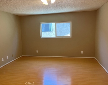 434 E Tujunga Avenue - Photo Thumbnail 12