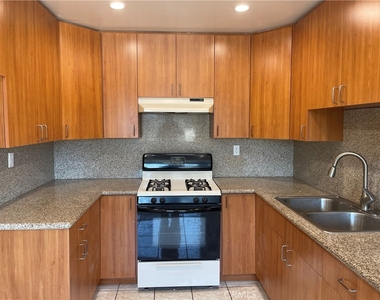 434 E Tujunga Avenue - Photo Thumbnail 6