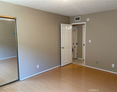 434 E Tujunga Avenue - Photo Thumbnail 18