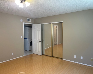 434 E Tujunga Avenue - Photo Thumbnail 14