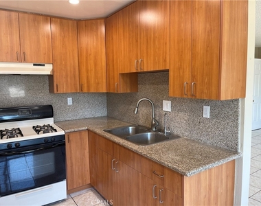 434 E Tujunga Avenue - Photo Thumbnail 7