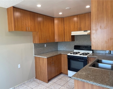 434 E Tujunga Avenue - Photo Thumbnail 8