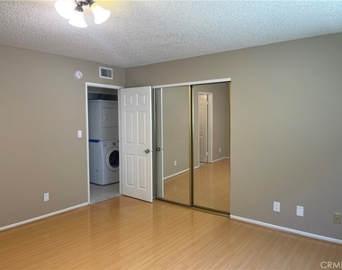 434 E Tujunga Avenue - Photo Thumbnail 15
