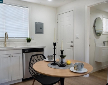 4815 Appian Way - Photo Thumbnail 11