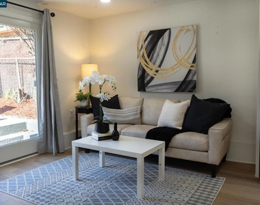 4815 Appian Way - Photo Thumbnail 6