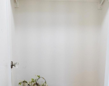 4815 Appian Way - Photo Thumbnail 16