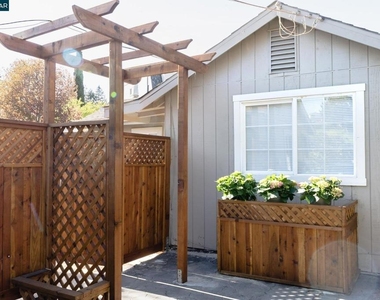 4815 Appian Way - Photo Thumbnail 13