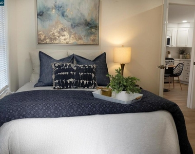 4815 Appian Way - Photo Thumbnail 8