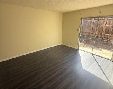 2112 Banyan Way - Photo Thumbnail 4