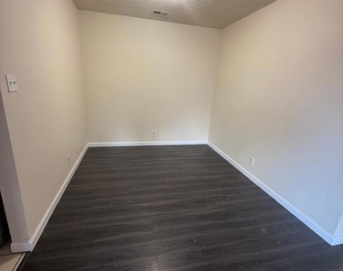 2112 Banyan Way - Photo Thumbnail 3