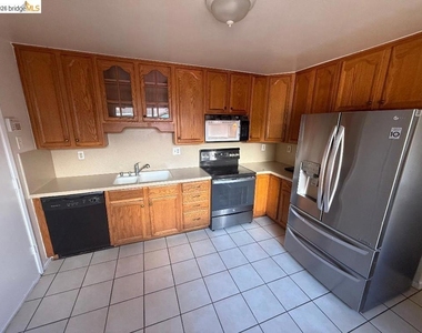 2112 Banyan Way - Photo Thumbnail 1