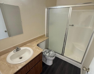 2112 Banyan Way - Photo Thumbnail 5