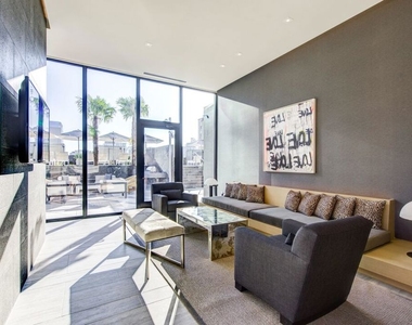 801 S Olive Street - Photo Thumbnail 15