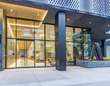 801 S Olive Street - Photo Thumbnail 13