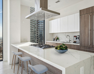 801 S Olive Street - Photo Thumbnail 7