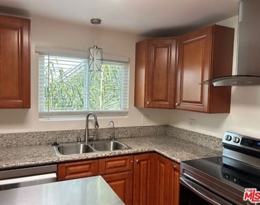 36 Brooks Avenue - Photo Thumbnail 19