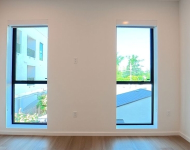 5119 Colfax Avenue - Photo Thumbnail 11