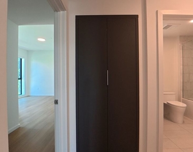 5119 Colfax Avenue - Photo Thumbnail 16