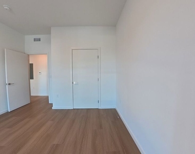 5119 Colfax Avenue - Photo Thumbnail 19