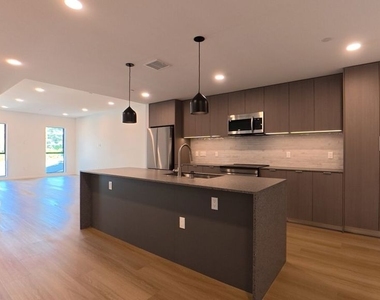 5119 Colfax Avenue - Photo Thumbnail 4