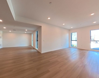 5119 Colfax Avenue - Photo Thumbnail 12