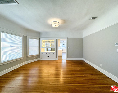 922 W Kensington Road - Photo Thumbnail 8