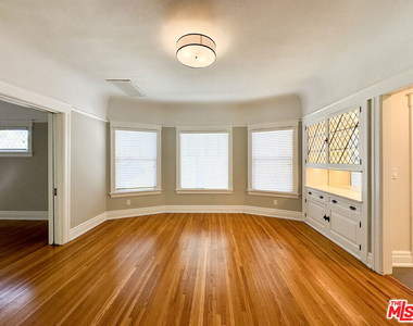 922 W Kensington Road - Photo Thumbnail 9