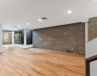 6615 Melrose Avenue - Photo Thumbnail 12