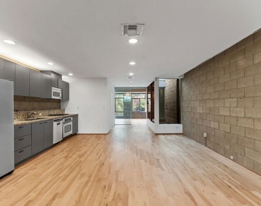 6615 Melrose Avenue - Photo Thumbnail 13