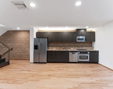 6615 Melrose Avenue - Photo Thumbnail 15