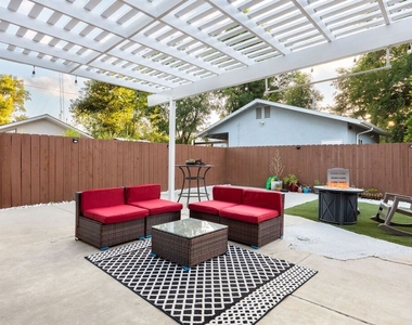 8345 White Oak Avenue - Photo Thumbnail 31
