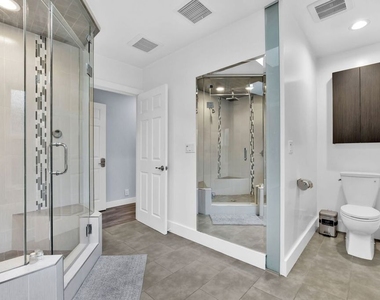 8345 White Oak Avenue - Photo Thumbnail 24