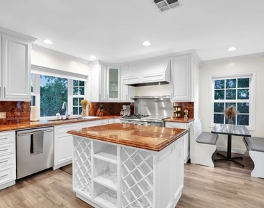 8345 White Oak Avenue - Photo Thumbnail 6