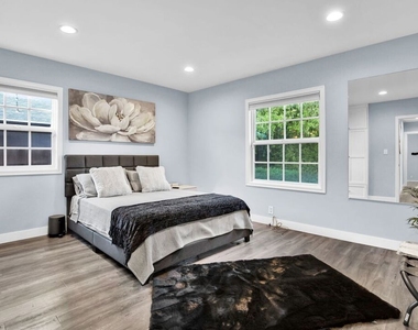 8345 White Oak Avenue - Photo Thumbnail 15
