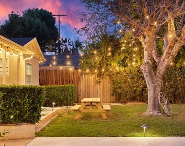 8345 White Oak Avenue - Photo Thumbnail 37