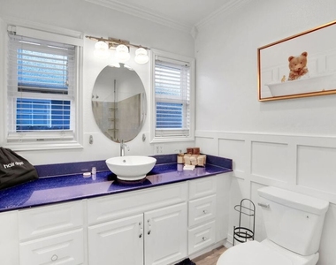 8345 White Oak Avenue - Photo Thumbnail 18