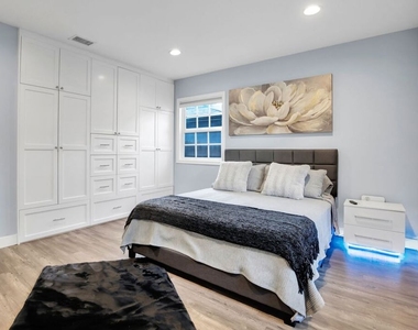 8345 White Oak Avenue - Photo Thumbnail 17